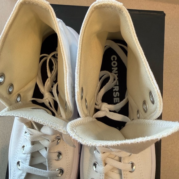NIB Women’s Converse Chuck Taylor size 8 White platform Sneakers - Picture 7 of 9